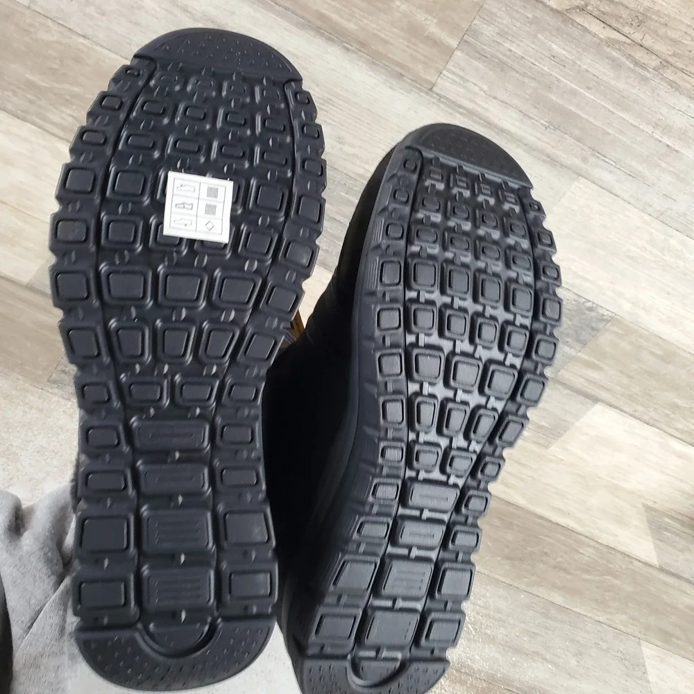 Skechers new without